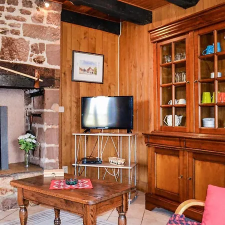 Holiday home 4 Bedroom In Badefols Dans Teillots